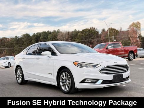 Used 2017 Ford Fusion SE w/ Equipment Group 602A image 3