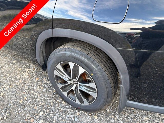 Certified 2020 Toyota Highlander XLE AWD/4WD image 10