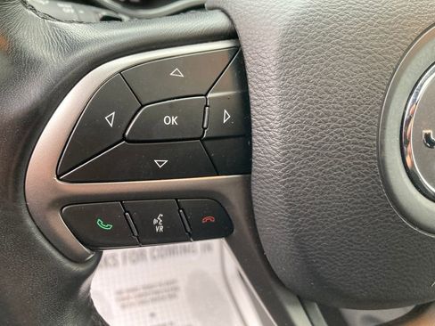 Used 2019 Jeep Grand Cherokee Altitude image 36