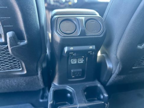 Used 2020 Jeep Gladiator Rubicon AWD/4WD image 11