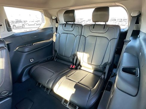 Used 2023 Jeep Grand Cherokee L Limited w/ Black Appearance Package image 29