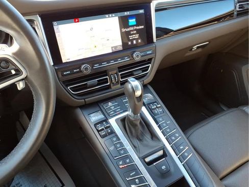 Used 2021 Porsche Macan S image 9