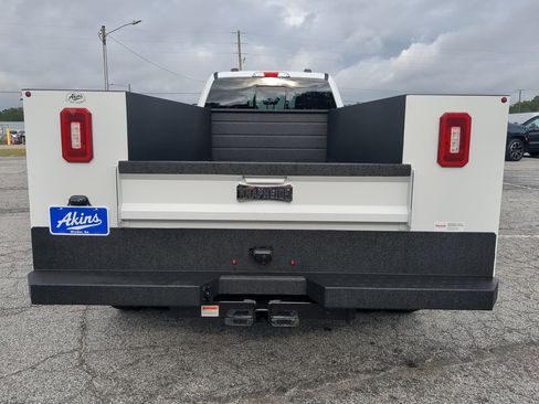 New 2025 Ford F450 XL image 4