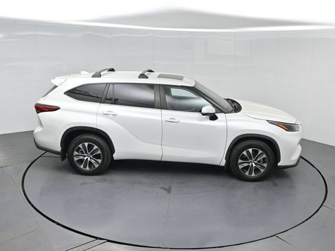 Used 2023 Toyota Highlander XLE AWD/4WD image 43