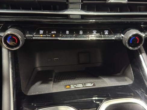 Used 2026 Chevrolet Traverse RS w/ LPO, Floor Liner Package AWD/4WD image 32