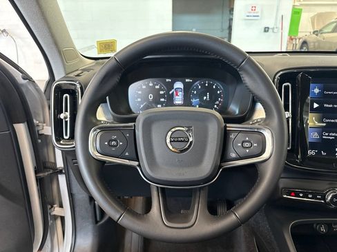 Used 2020 Volvo XC40 T5 Momentum w/ Protection Package AWD/4WD image 12