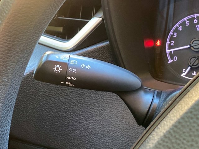 Used 2021 Toyota Corolla LE FWD image 21