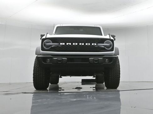 Used 2025 Ford Bronco Badlands image 46