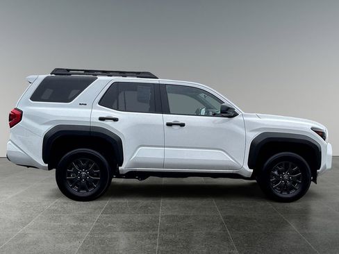 Used 2025 Toyota 4Runner SR5 AWD/4WD image 9