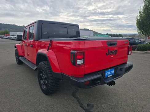 Used 2023 Jeep Gladiator Sport image 3