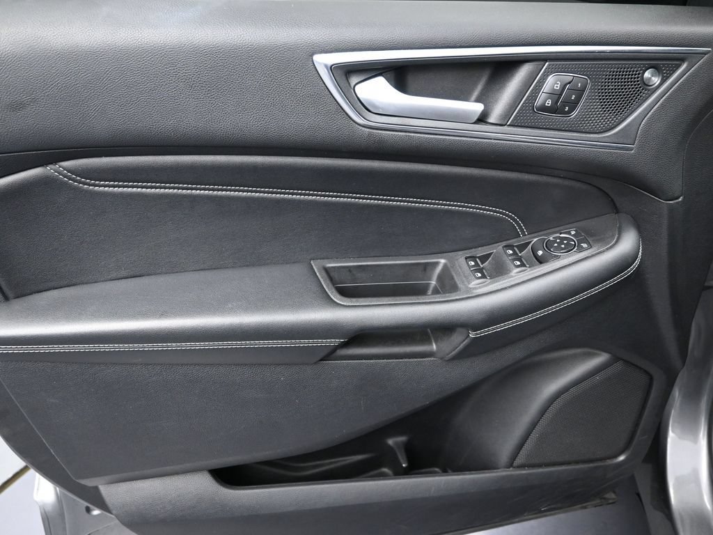 Used 2021 Ford Edge Titanium AWD/4WD image 11