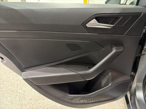 Used 2023 Volkswagen Jetta SE w/ Panoramic Sunroof Package image 31