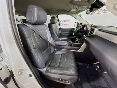 Used 2024 Toyota Tundra Limited AWD/4WD image 32