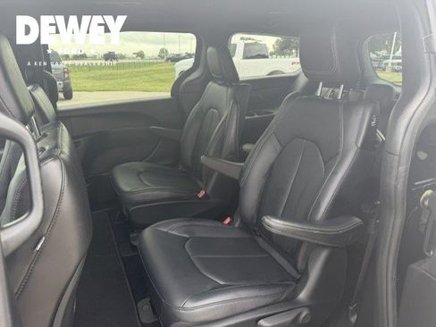 Used 2025 Chrysler Pacifica Select FWD image 28