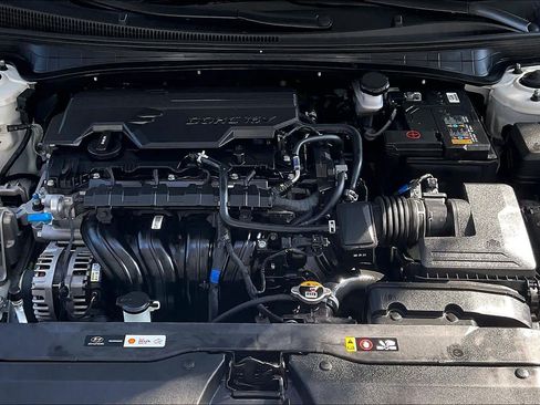 Certified 2025 Hyundai Elantra SEL FWD image 32