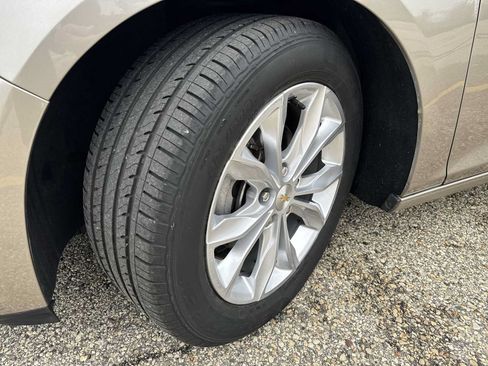 Used 2024 Chevrolet Malibu LT FWD image 3