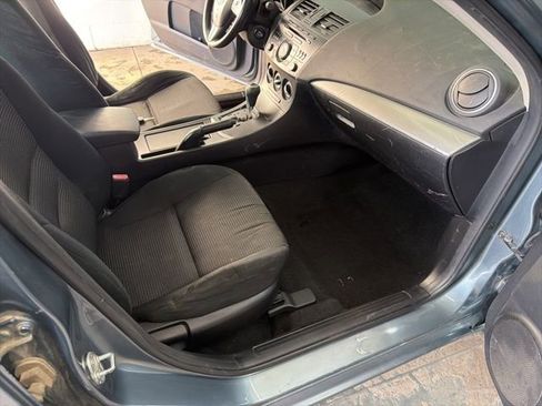 Used 2013 MAZDA MAZDA3 i Sport image 22
