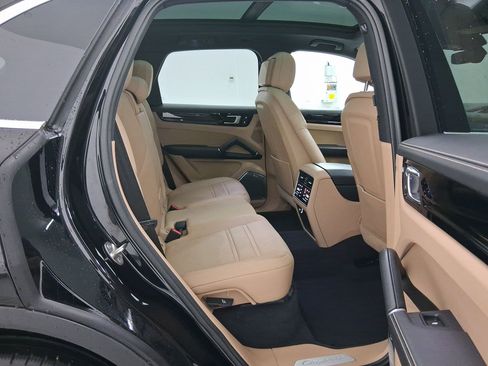 Certified 2023 Porsche Cayenne image 34