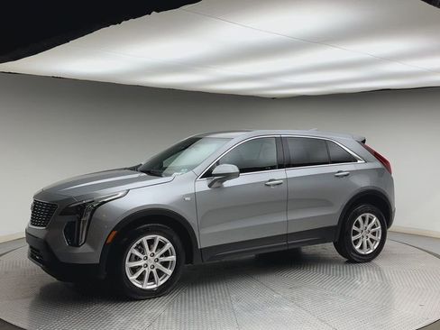 Used 2023 Cadillac XT4 Luxury w/ Cold Weather Package AWD/4WD image 6