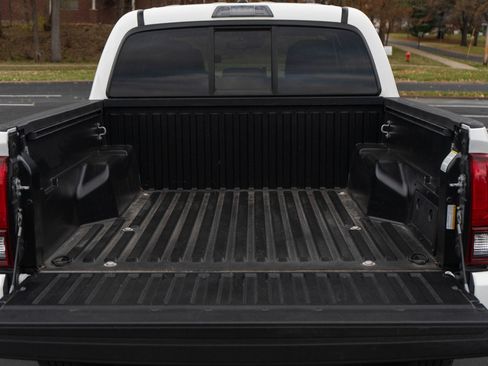 Used 2022 Toyota Tacoma SR image 10