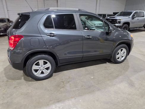 Used 2017 Chevrolet Trax LT w/ LT Convenience Package AWD/4WD image 12