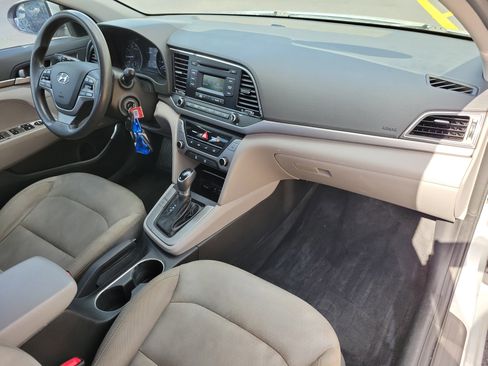 Used 2018 Hyundai Elantra SE image 11