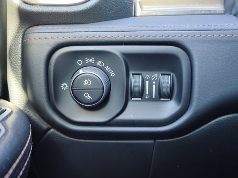 Used 2024 RAM 2500 Limited w/ Towing Technology Group image 15