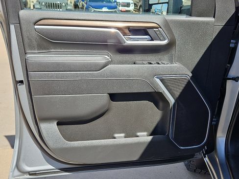 Used 2025 Chevrolet Silverado 2500 LT w/ Convenience Package image 12