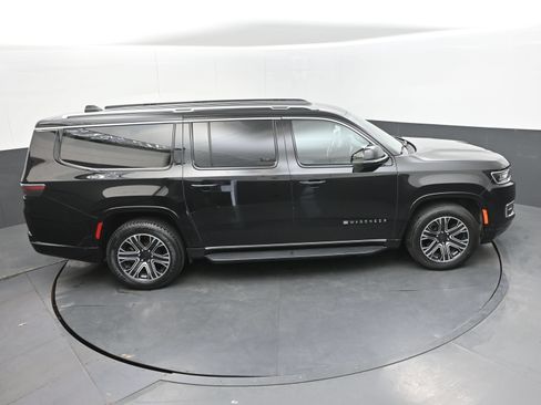 Used 2024 Jeep Wagoneer L Series II RWD image 38