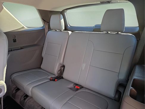 Used 2018 Chevrolet Traverse LT FWD image 10