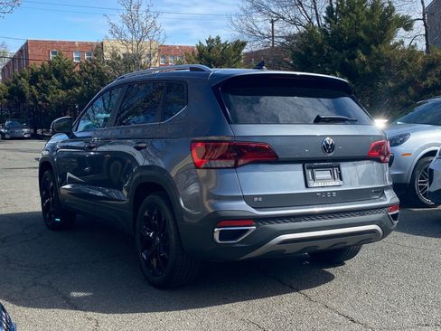 Certified 2023 Volkswagen Taos SE w/ Black Wheel Package AWD/4WD image 5