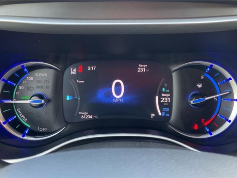 Used 2024 Chrysler Pacifica Select image 15