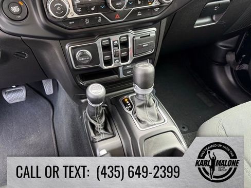 Used 2022 Jeep Wrangler Unlimited Sahara w/ LED Lighting Group AWD/4WD image 25