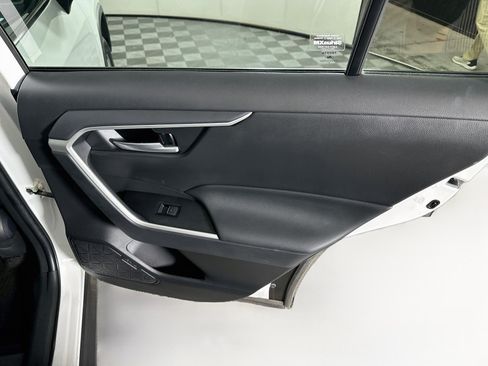 Used 2025 Toyota RAV4 XLE FWD image 28