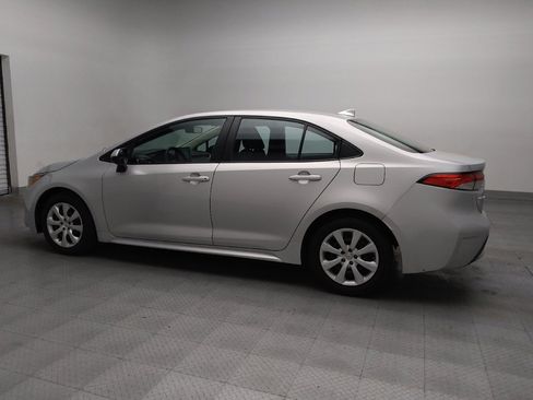 Used 2022 Toyota Corolla LE image 3