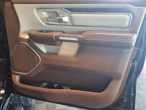Used 2019 RAM 1500 Laramie AWD/4WD image 10