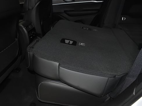 New 2026 Jeep Grand Cherokee Altitude AWD/4WD image 30