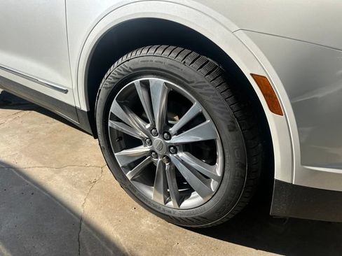 Used 2024 Cadillac XT5 Premium Luxury w/ LPO, Floor Liner Package AWD/4WD image 3