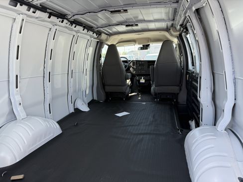 New 2025 Chevrolet Express 3500 w/ Driver Convenience Package RWD image 21
