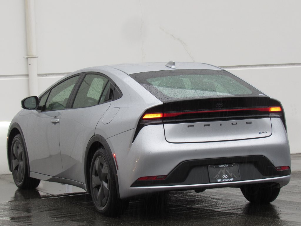 Certified 2025 Toyota Prius LE FWD image 5