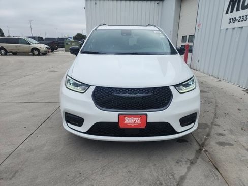 New 2026 Chrysler Pacifica Limited w/ S Appearance Package image 8