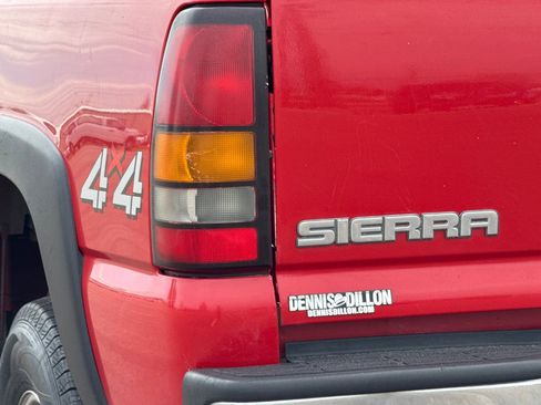 Used 2006 GMC Sierra 2500 SLE w/ Skid Plate Package image 19