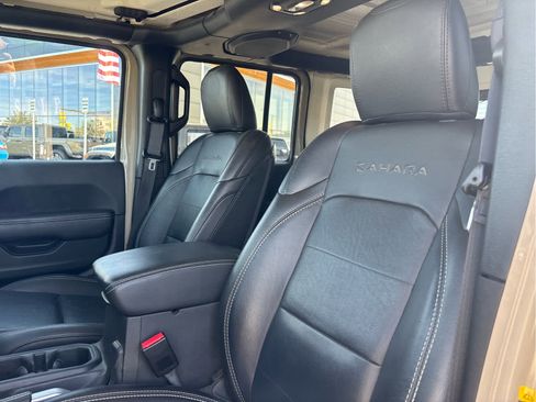Used 2022 Jeep Wrangler Unlimited Sahara w/ Cold Weather Group image 10