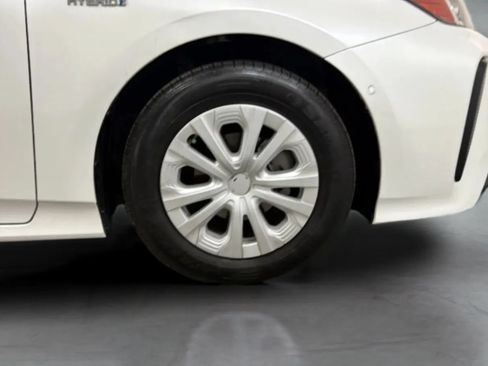 Used 2022 Toyota Prius LE FWD image 26
