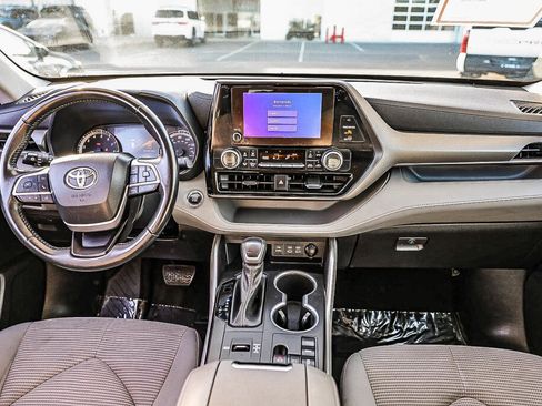 Certified 2023 Toyota Highlander LE image 2