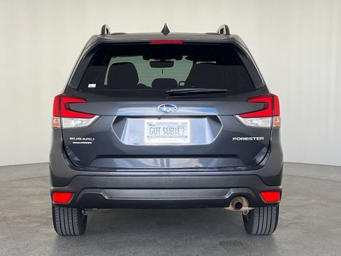 Used 2019 Subaru Forester Premium AWD/4WD image 5