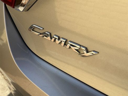 Used 2016 Toyota Camry XLE image 9