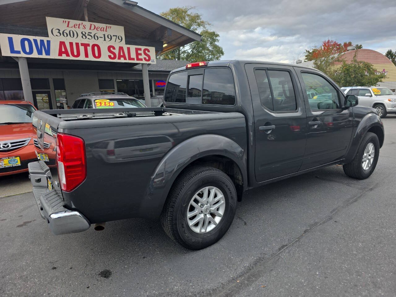 Used 2015 Nissan Frontier SV w/ SV Value Truck Package RWD image 5