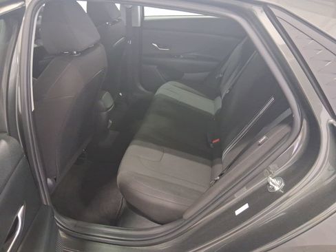 Used 2024 Hyundai Elantra Blue image 17