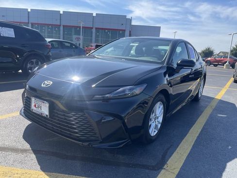 Used 2025 Toyota Camry LE FWD image 12